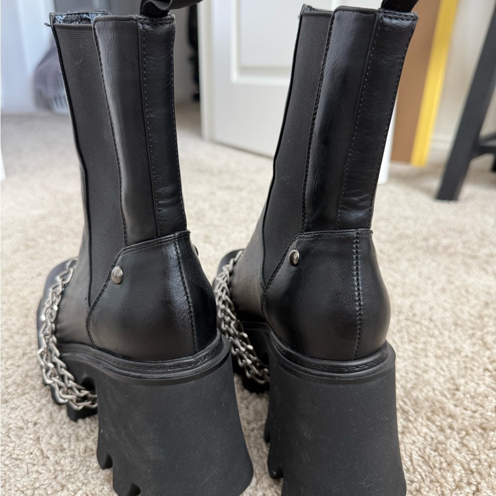 Lamoda Black Combat Boots with Chain Accent - size 6 - Picture 3 of 6